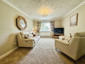 Lounge- click for photo gallery